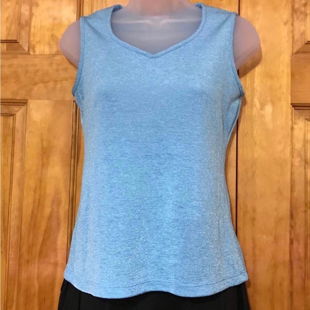 Erena Aqua Blue Tank Top V-neck Blouse
Ladies Medium 8 - 10
Pit to Pit 18”
Leng